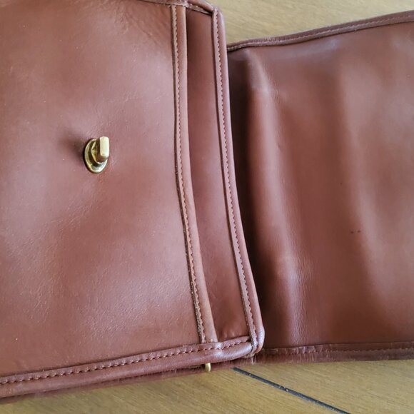 Vintage Coach Court Crossbody Handbag in British Tan 9870 - Picture 14 of 16